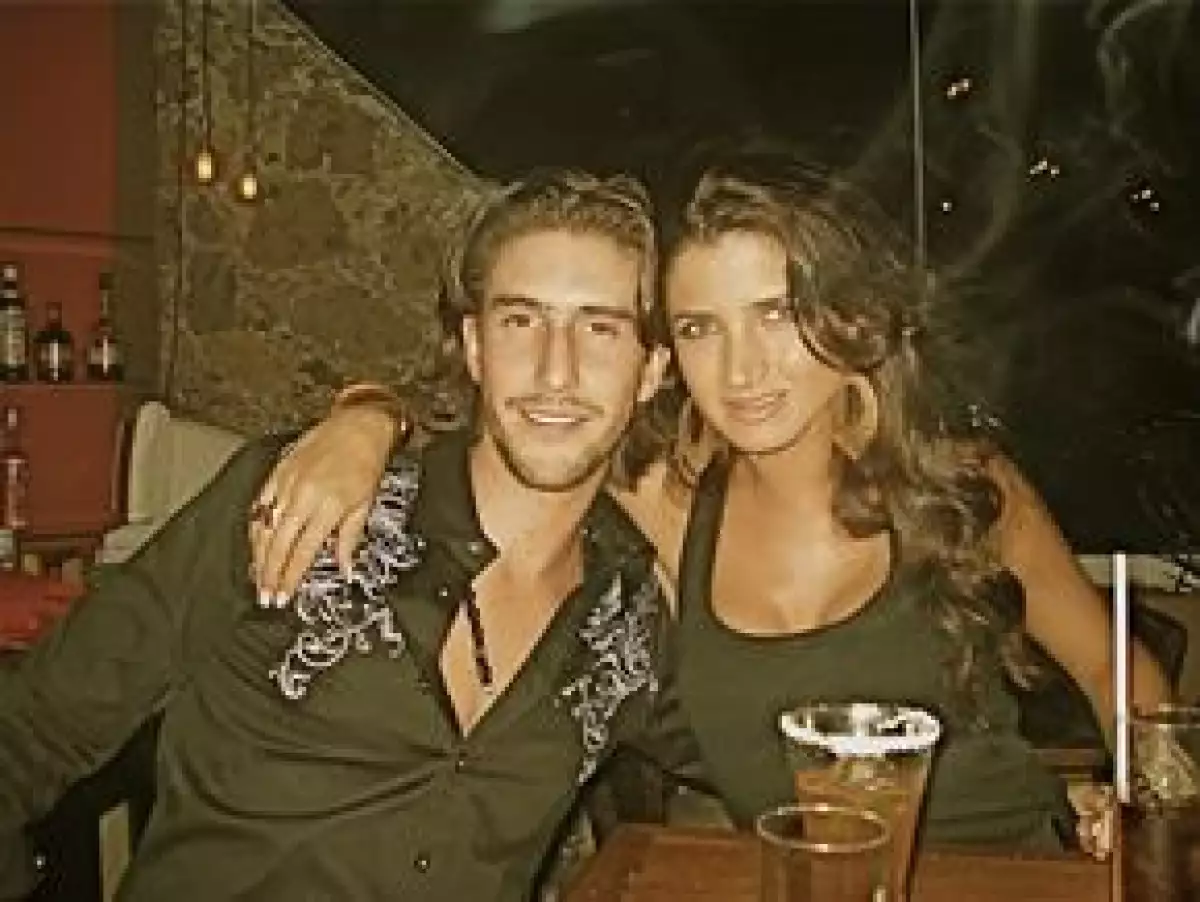 La ex RBD ha sido vista últimamente acompañada de Anuar Name, mientras el joven empresario sale con Alejandra Gómez Sainz; lo curioso es que sus nuevas parejas mantuvieron un noviazgo hace unos años.
