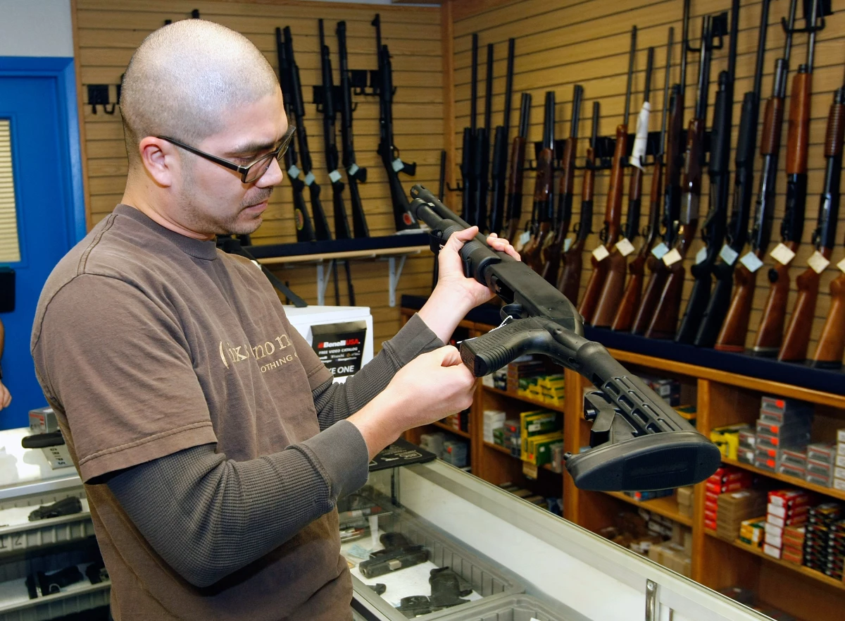 La adquisición de armas en Estados Unidos aumenta temporalmente tras hechos como el tiroteo en Orlando.