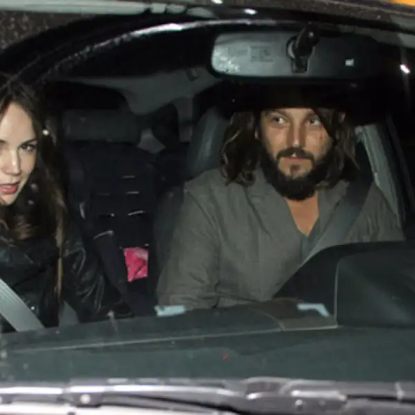 La pareja tiene dos hijos, Jerónimo y Fiona y pese a los rumores de separación hace poco fueron captados juntos y muy felices saliendo de un restaurante en Los Ángeles.