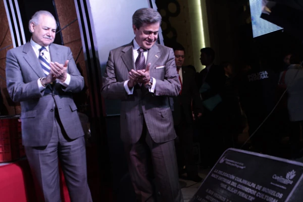 El hermano del ex presidente Carlos Salinas de Gortari estuvo presente en el corte de listón del corredor cultural con el empresario Carlos Peralta.