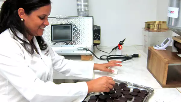 TCHOSource ha tra�do la misma innovaci�n y la tecnolog�a de nuestro laboratorio aqu� a San Francisco para nuestros socios agricultores