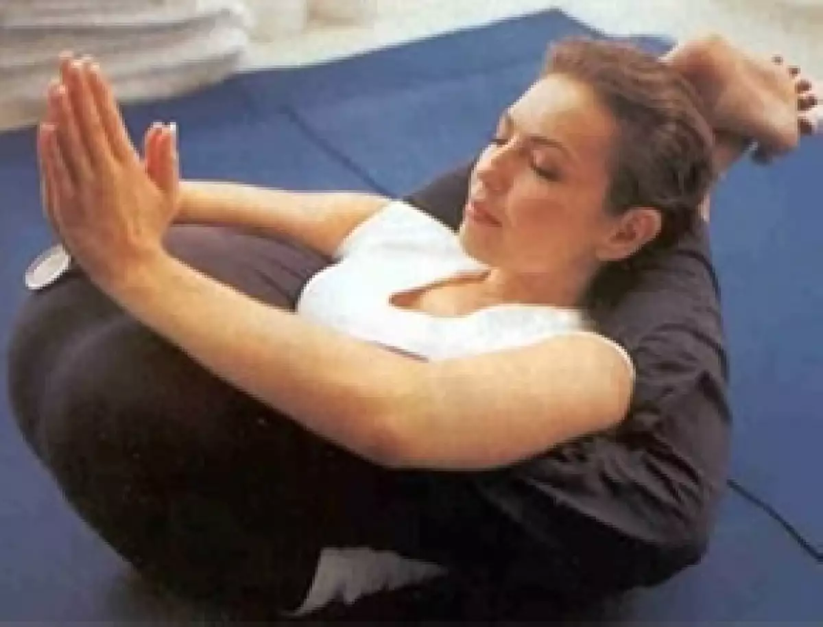 La cantante mexicana sigue apantallando con la gran elasticidad y habilidad que demuestra en sus prácticas de yoga.