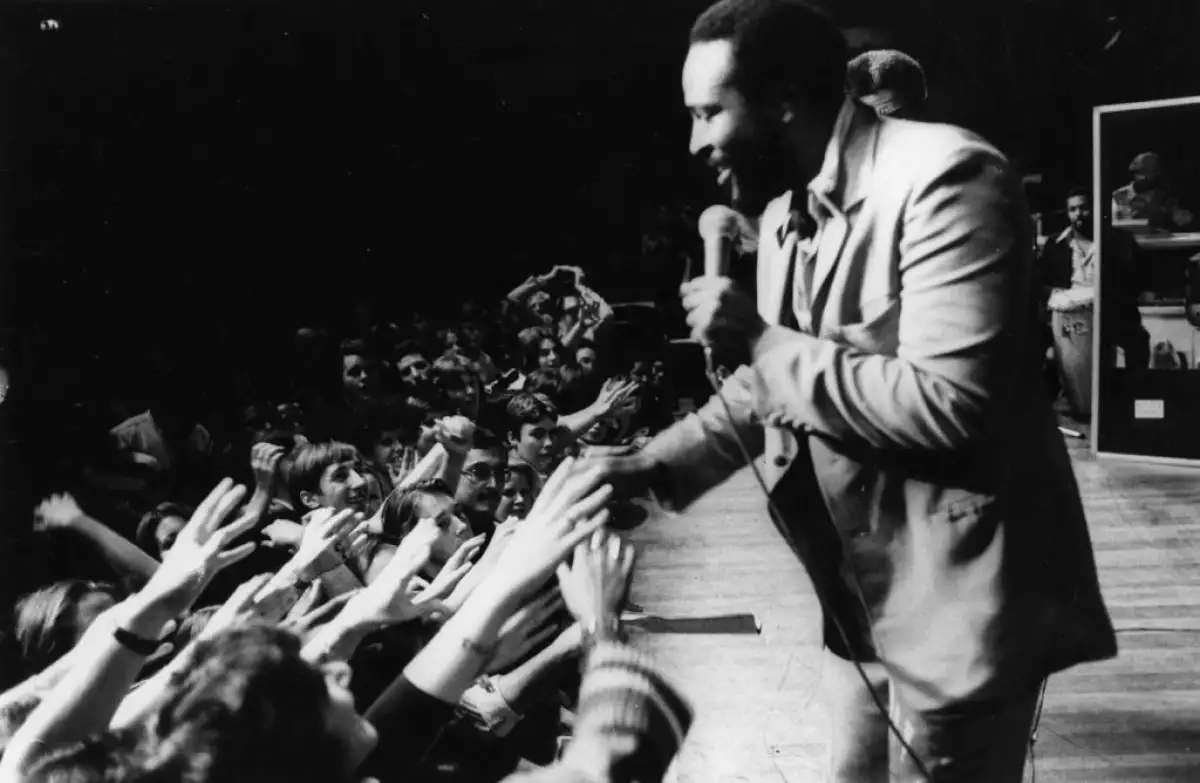 Foto en blanco y negro de Marvin Gaye joven