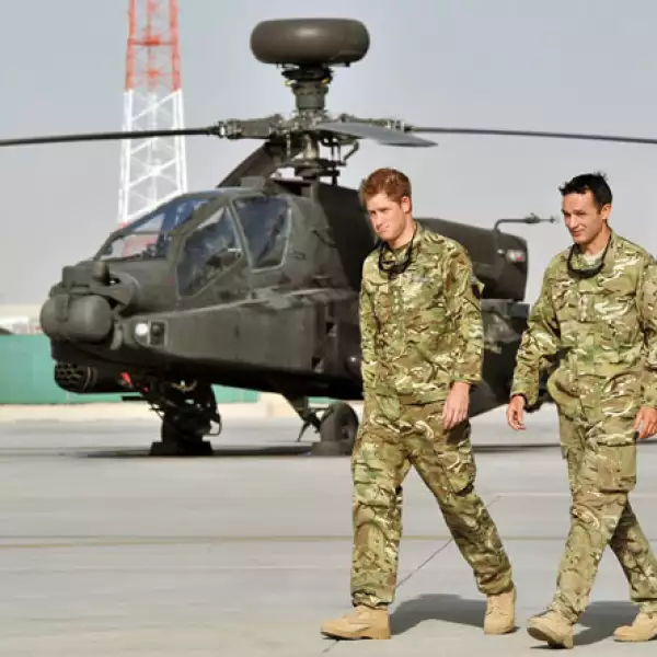 De acuerdo con algunas personas que lo vieron llegar, el príncipe se veía `tranquilo, aunque un poco cansado´.