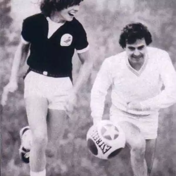 En 1984, Luis Miguel debuta en el cine con la película `Ya nunca más´ y comparte créditos con Gonzalo Vega quien interpretó a su padre. Si eres un gran fan recordarás la escena en la que al personaje de Micky le amputan una pierna.