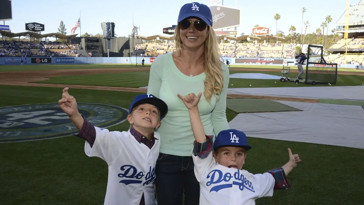 britney-spears-adopto-hija.jpg