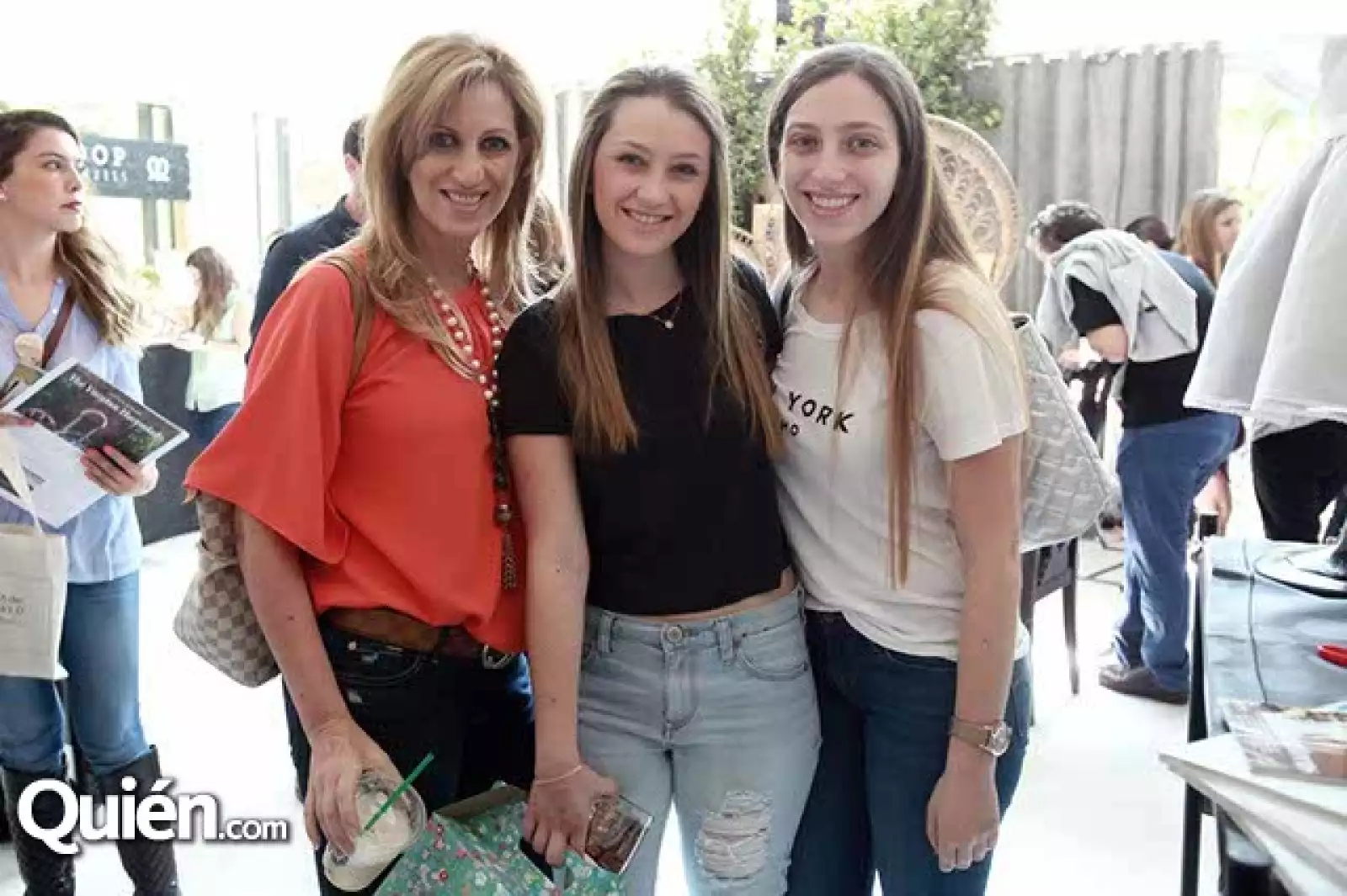 Karen,Cely y Daniela Hanono