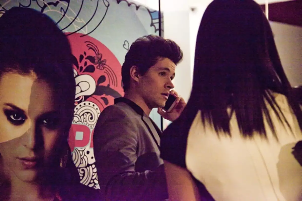 Eleazar Gómez fuera del concierto de Danna Paola.