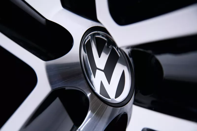 Las acciones preferentes, las ordinarias y los ADR de VW subieron el día del anuncio del cambio de nombre a Voltswagen. (iStock)
