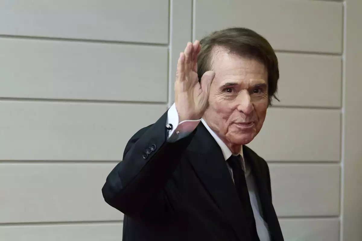“Estoy muy bien”: Raphael anuncia su regreso tras enfrentar un linfoma cerebral