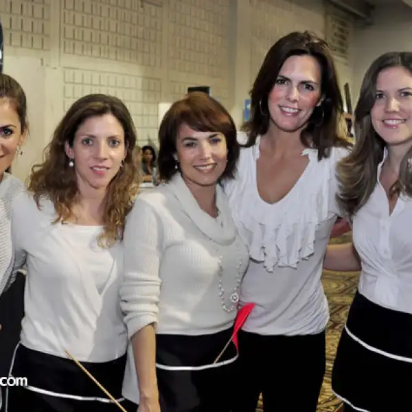Alba Flores de Castro, Catalina Campos de Ibarra, Mónica Martínez de Guzmán, Rosa María Olivier y Ana Torres de Huerta