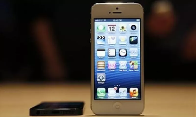 El nuevo iPhone 5 tiene una pantalla mejorada de 4 pulgadas y conectividad 4G. (Foto: Reuters)