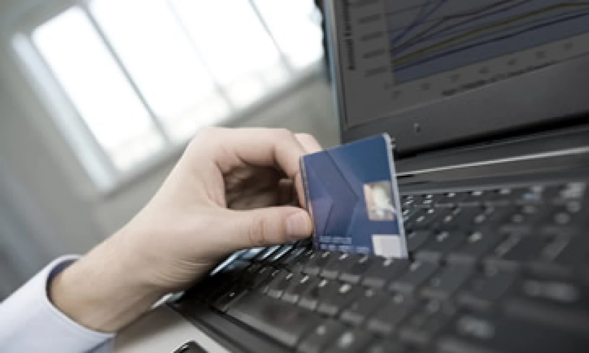 En los últimos 12 meses, tres veces más adultos encuestados han sido objeto de delitos online frente a delitos convencionales, dijo Symantec. (Foto: Photos to Go)