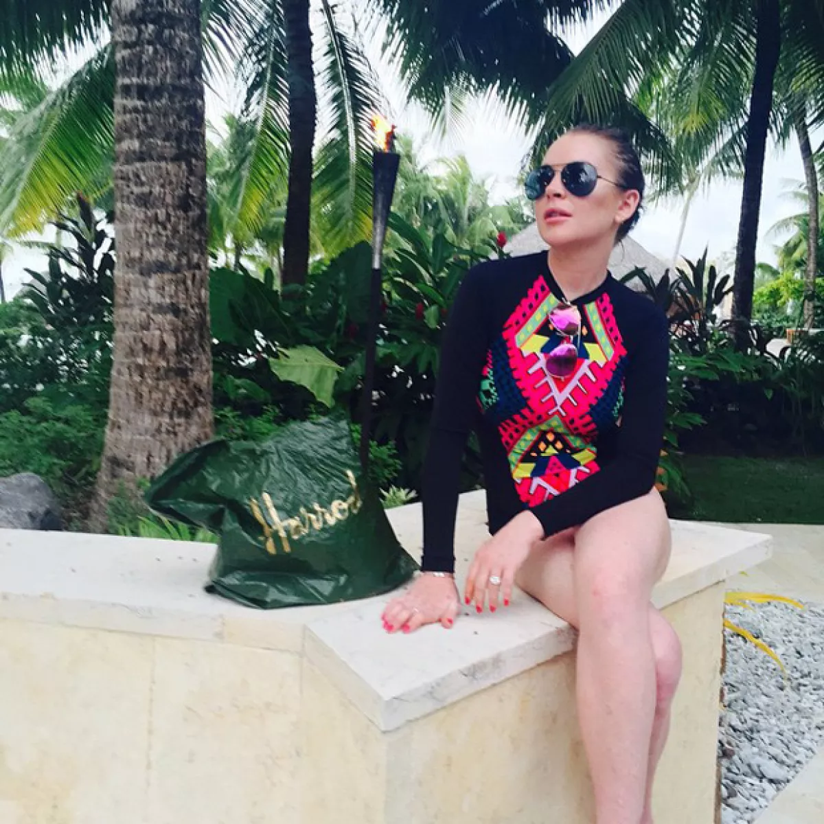 La ex actriz y cantante publicó diversas fotos de su estancia en Bora Bora, donde dicen, un mosquito le transmitió el virus.