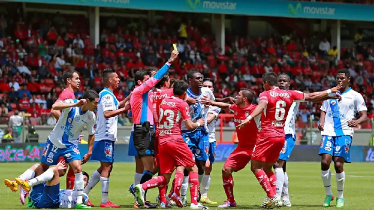 Los jugadores de Puebla y Toluca vivieron un juego de constante roce y algunos altercados en territorio mexiquense