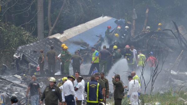 Un avión de pasajeros se estrella al despegar en La Habana