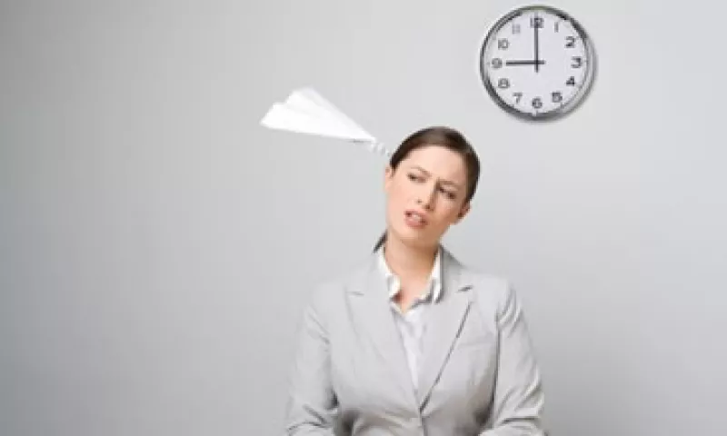 La distracción en el trabajo puede convertirse en un lastre cuando es recurrente. (Foto: Getty Images)