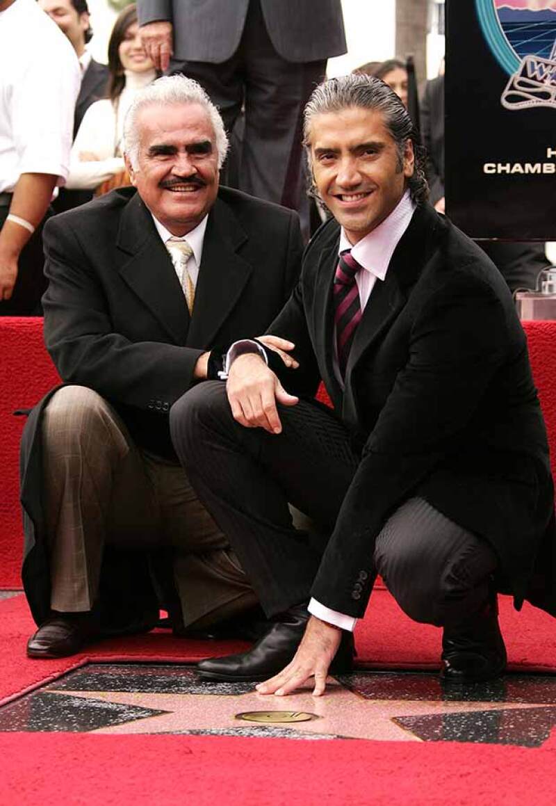 Vicente Fernández confesó el rigo con el que educó a su hijo y lo preparó para ser cantante.