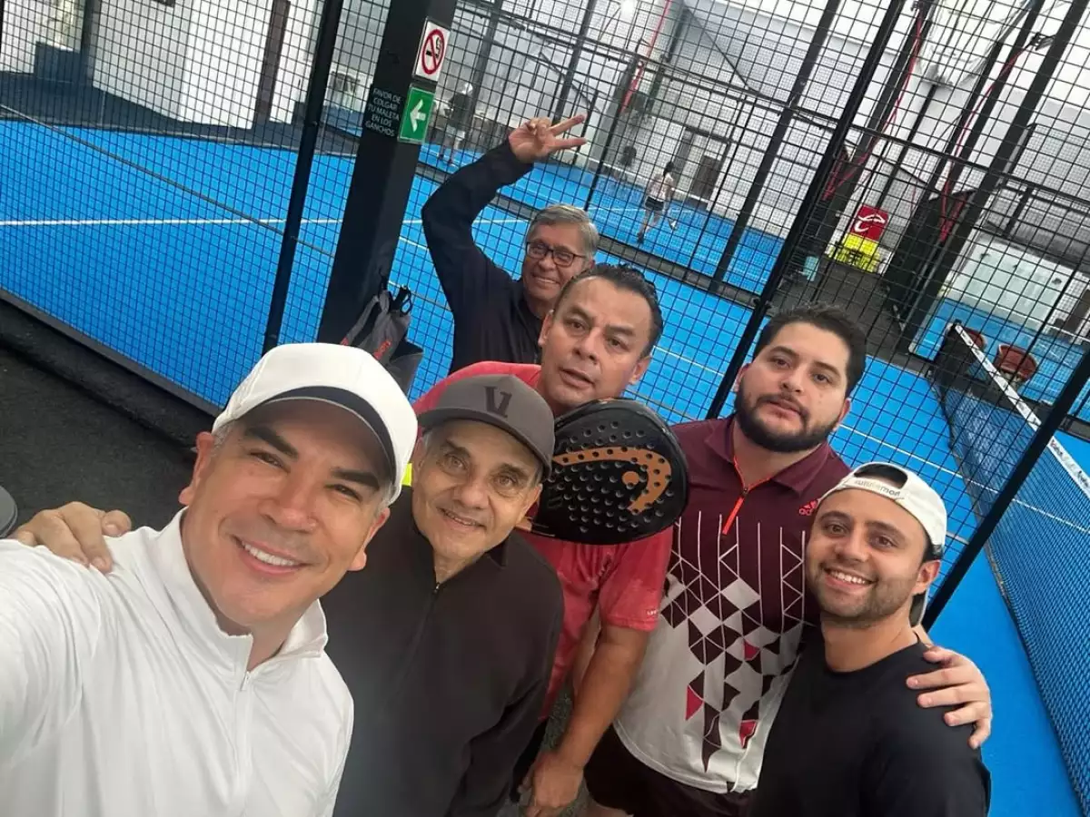 alito-moreno-juega-padel.jpg