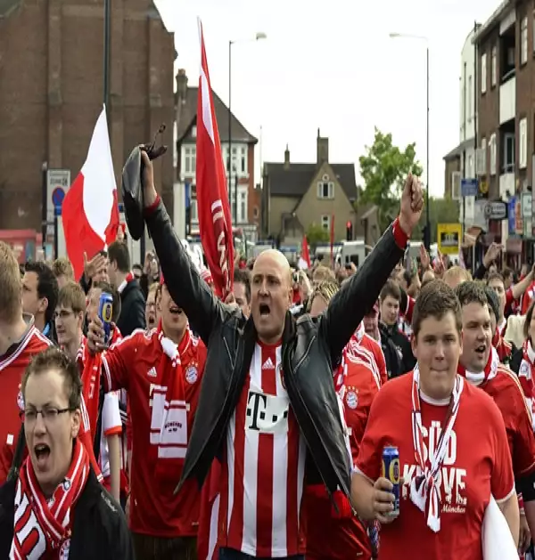 Kim aparece al centro en esta imagen sin su novio, a diferencia de sus hermanas.