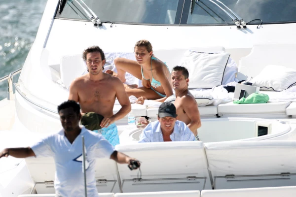 LUIS MIGUEL, MICHELLE SALAS, ALEJANDRO ASENSI y su hermano ALEJANDRO BASTERI.