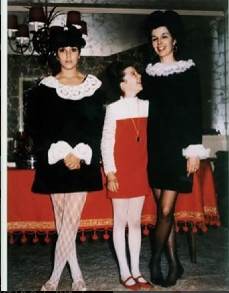 La matriarca del clan Kardashian publicó un throwback en Instagram con el que nos dejó boquiabiertos, pues el parecido con su hija mayor es impresionante.