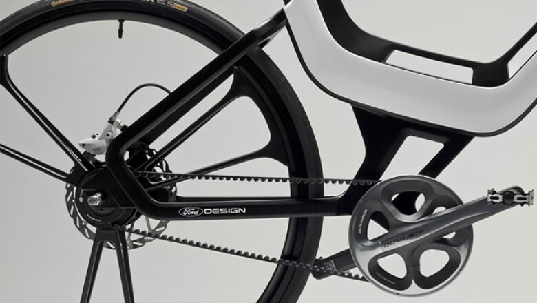 La E-Bike funciona con un motor en la parte delantera que se alimenta de una batería de iones de litio insertada en el cuadro y que le permite recorrer hasta 85 km. con una sola recarga.