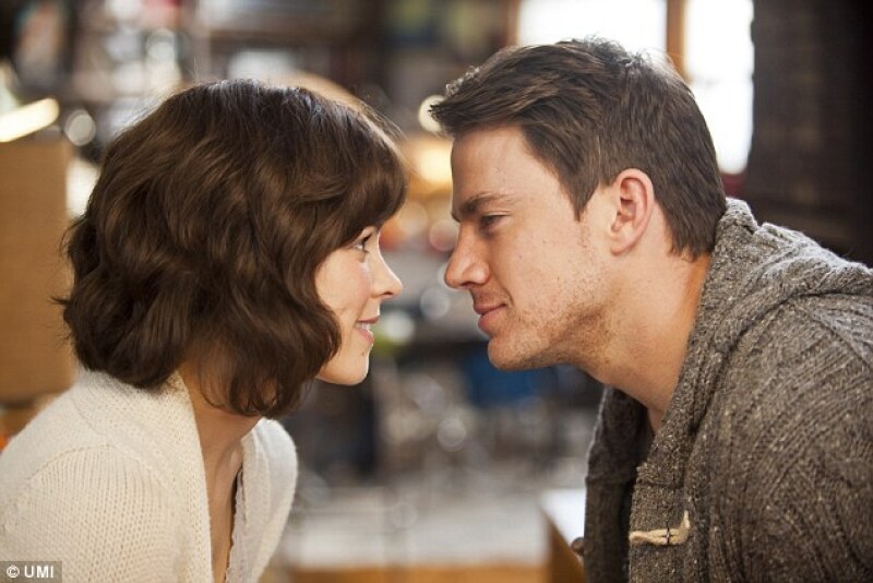 En The Vow Channing lucha por recuperar el amor de su esposa, quien perdió la memoria en un accidente automovilístico.