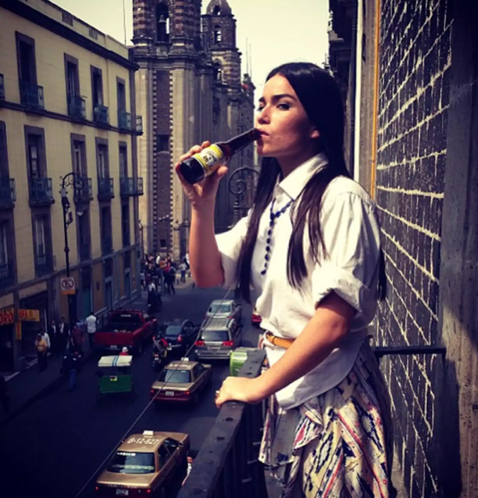 Victoria desde un balcón en el centro de la ciudad de México.