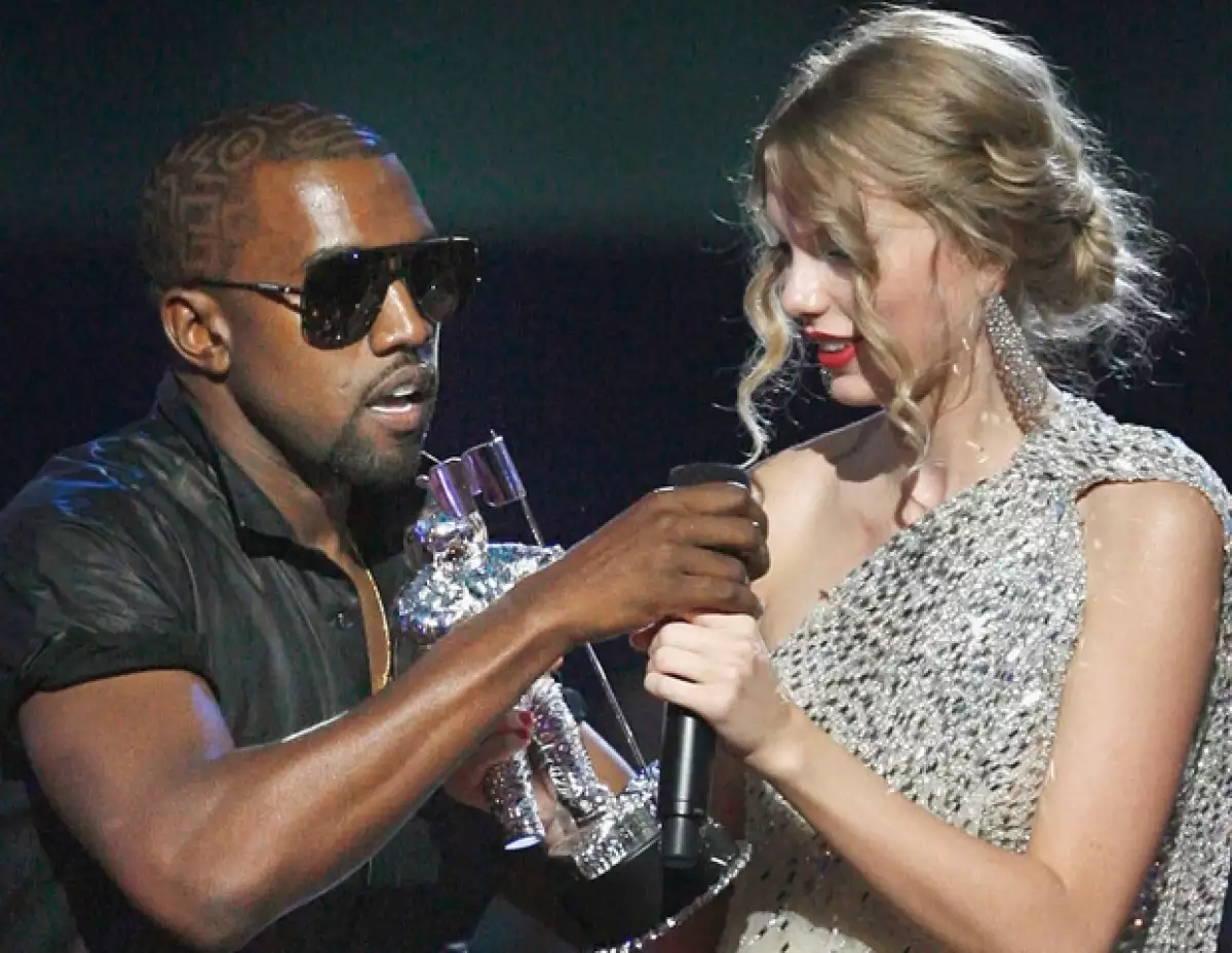 En su momento, Kanye dijo que ese premio era para Beyonce.