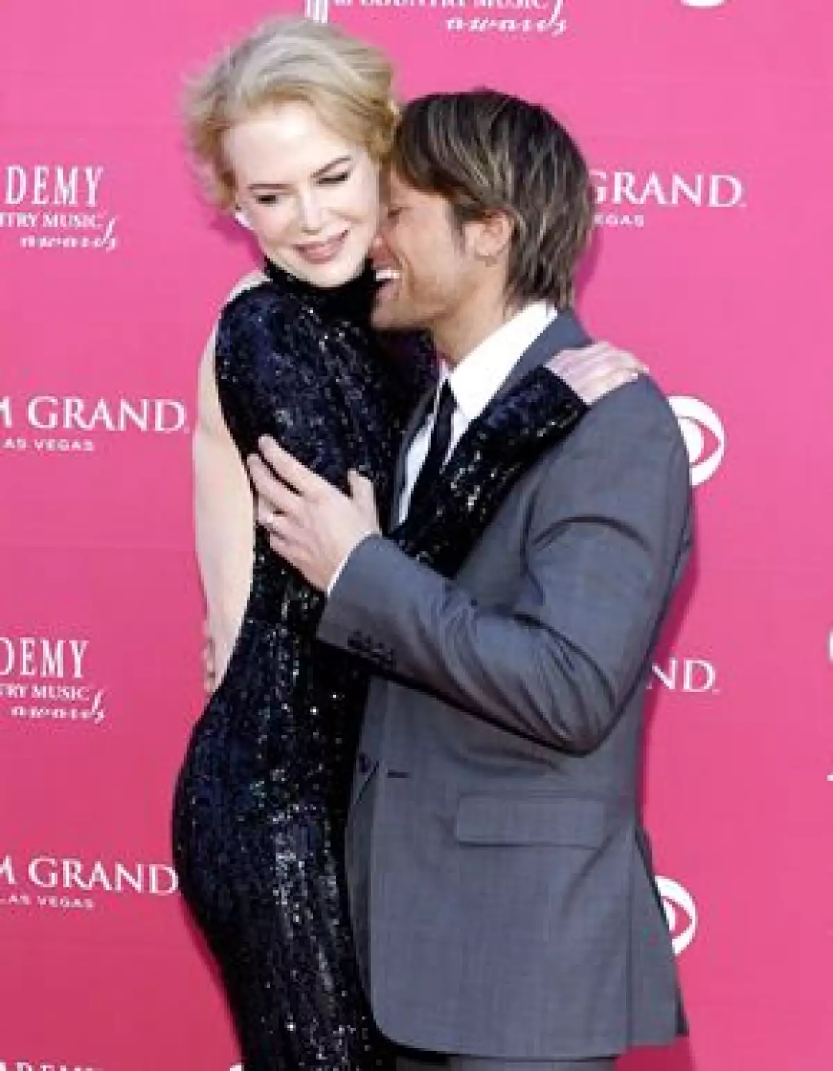 A punto de celebrar su tercer aniversario de bodas, la actriz acompañó a su esposo, Keith Urban, a la entrega de los premios de la Academia de Música Country.