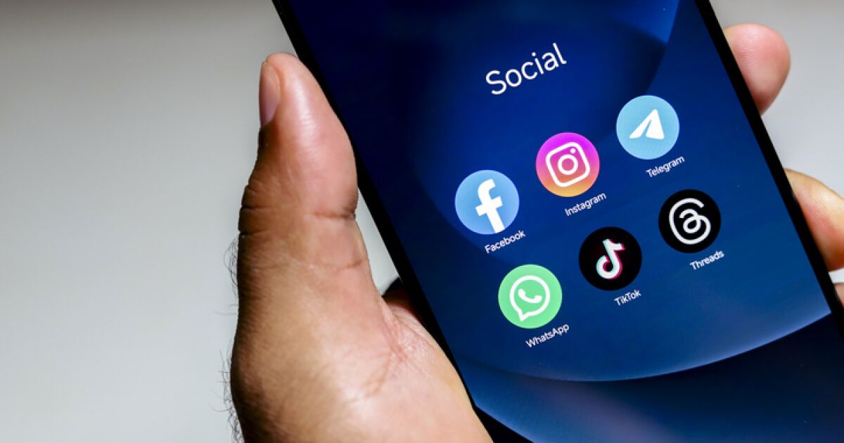 FRANCIA CORTA EL CABLE: ¡ADIÓS REDES SOCIALES PARA MENORES DE 15!