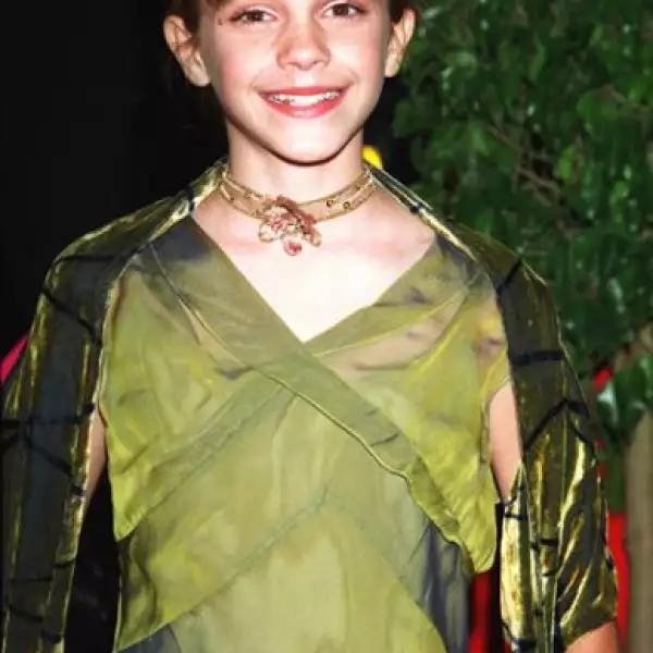 En la premiere de `Harry Potter y la piedra filosofal´en Nueva York, la pequeña actriz usó un vestido verde y pashmina de velour.