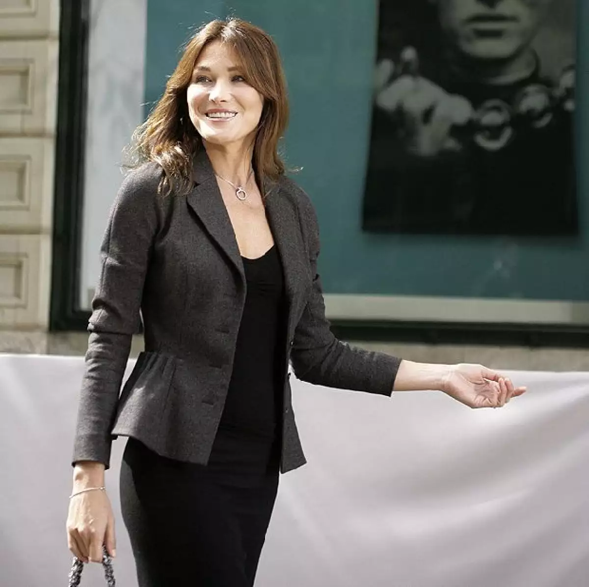Las primeras damas de Francia y Estados Unidos vuelven a atraer la mirada de los fotógrafos que han registrado cada uno de sus movimientos en esta cumbre que durará dos días.