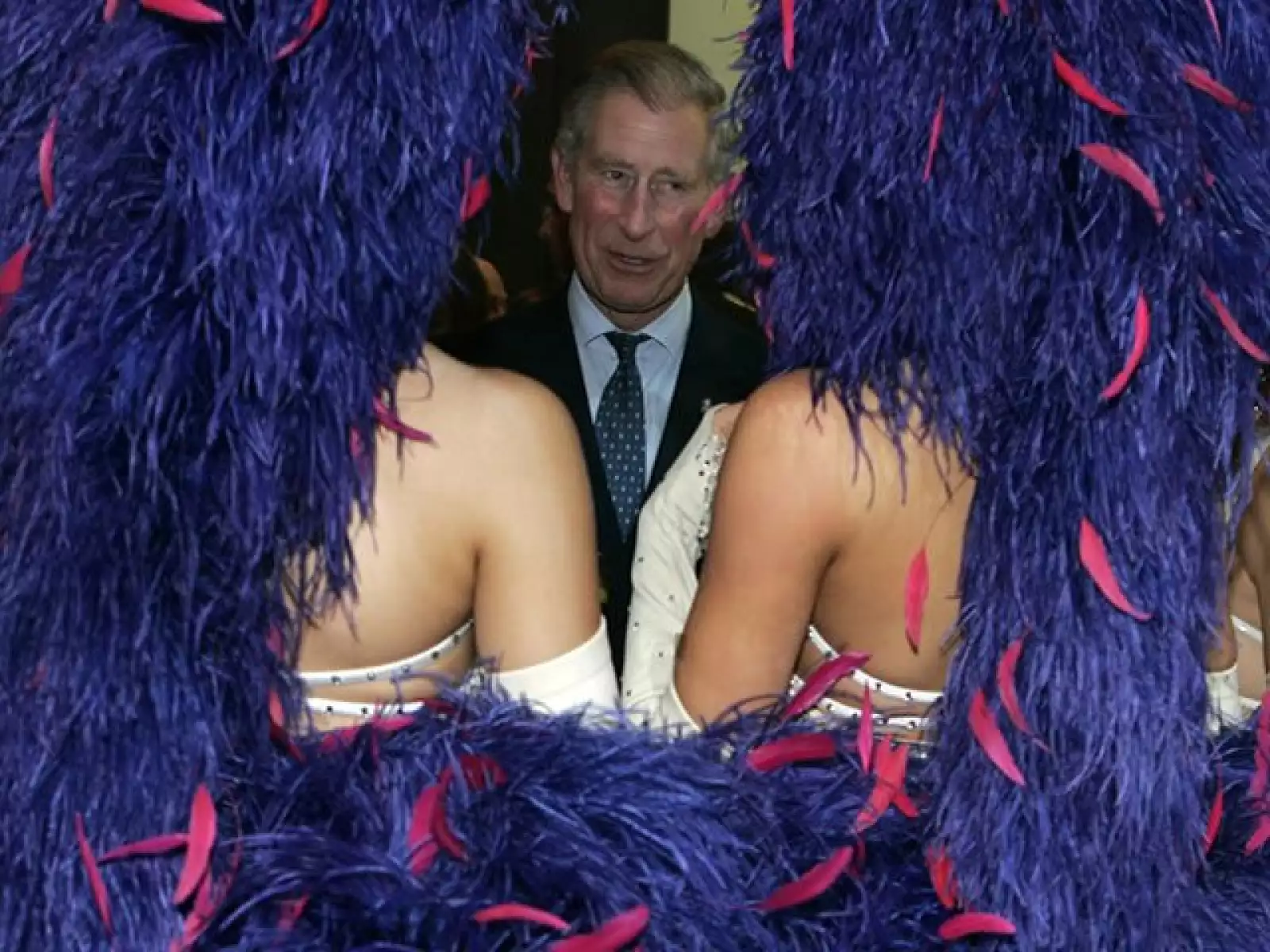 Varios de los integrantes del show musical se acercaron al Príncipe para felicitarlo.