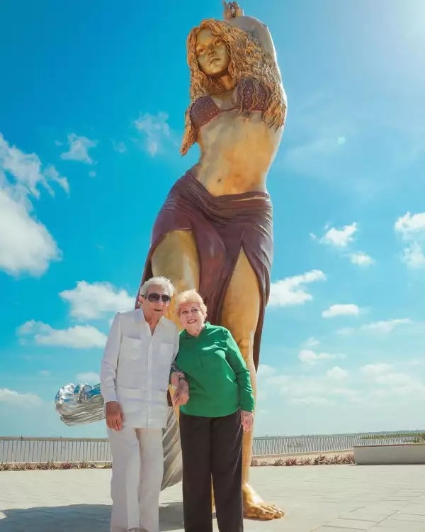 Noticias Chihuahua PAUSA.MX Inmortalizan a Shakira con impresionante estatua de bronce en Barranquilla