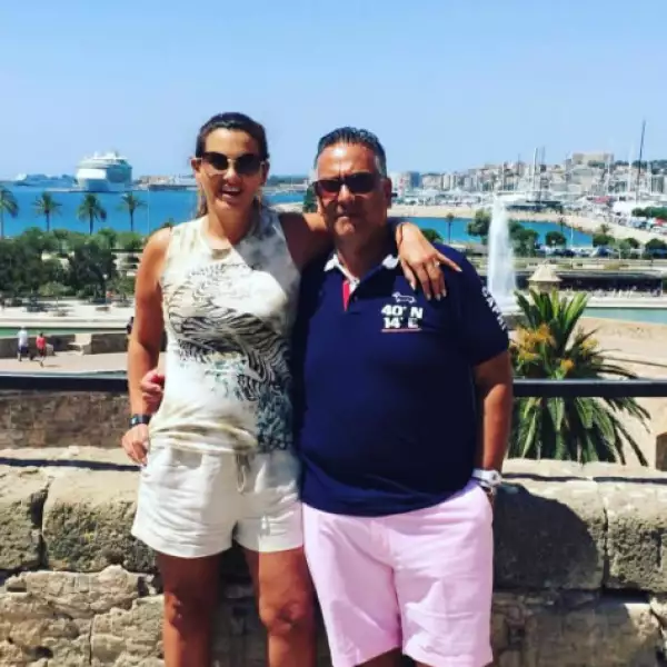 Just Married: Gaby Piña y Ernesto Echeguren viven su honeymoon en un paseo por Europa. Aquí en la Costa de Marfil.