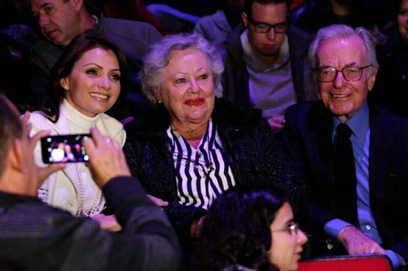 Angélica Rivera se sentó junto a Jacobo Zabludowsky y su esposa durante la función.