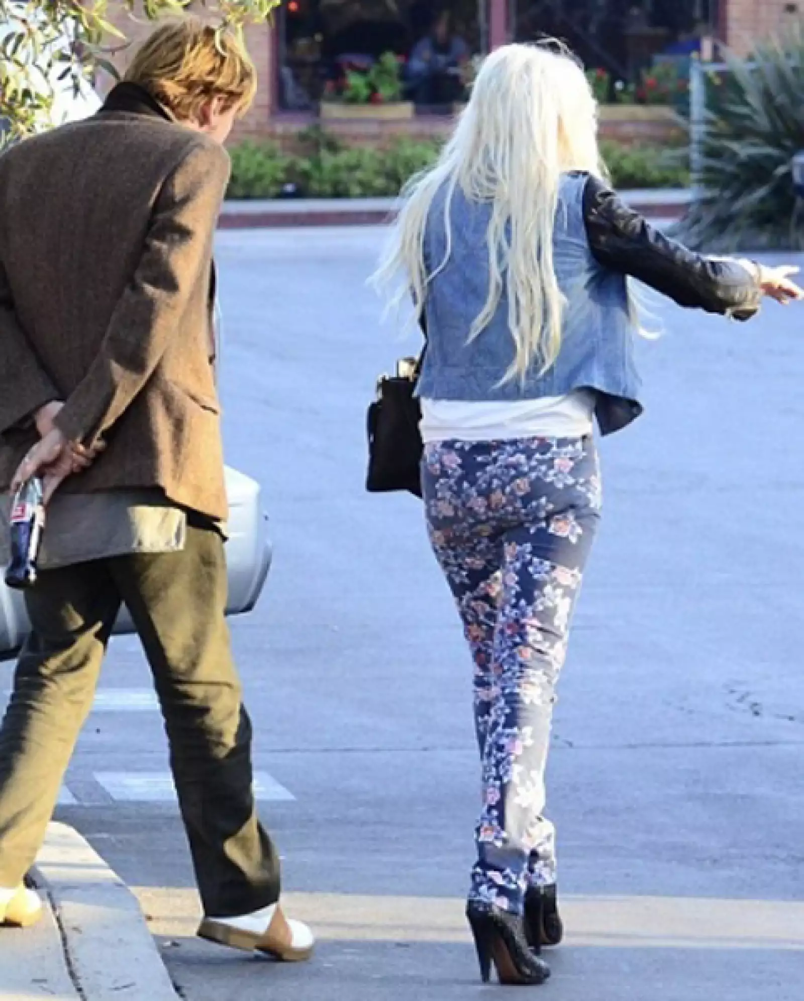 Lindsay Lohan ha perdido todo estilo pero aún la vemos sobre sus doce centímetros.