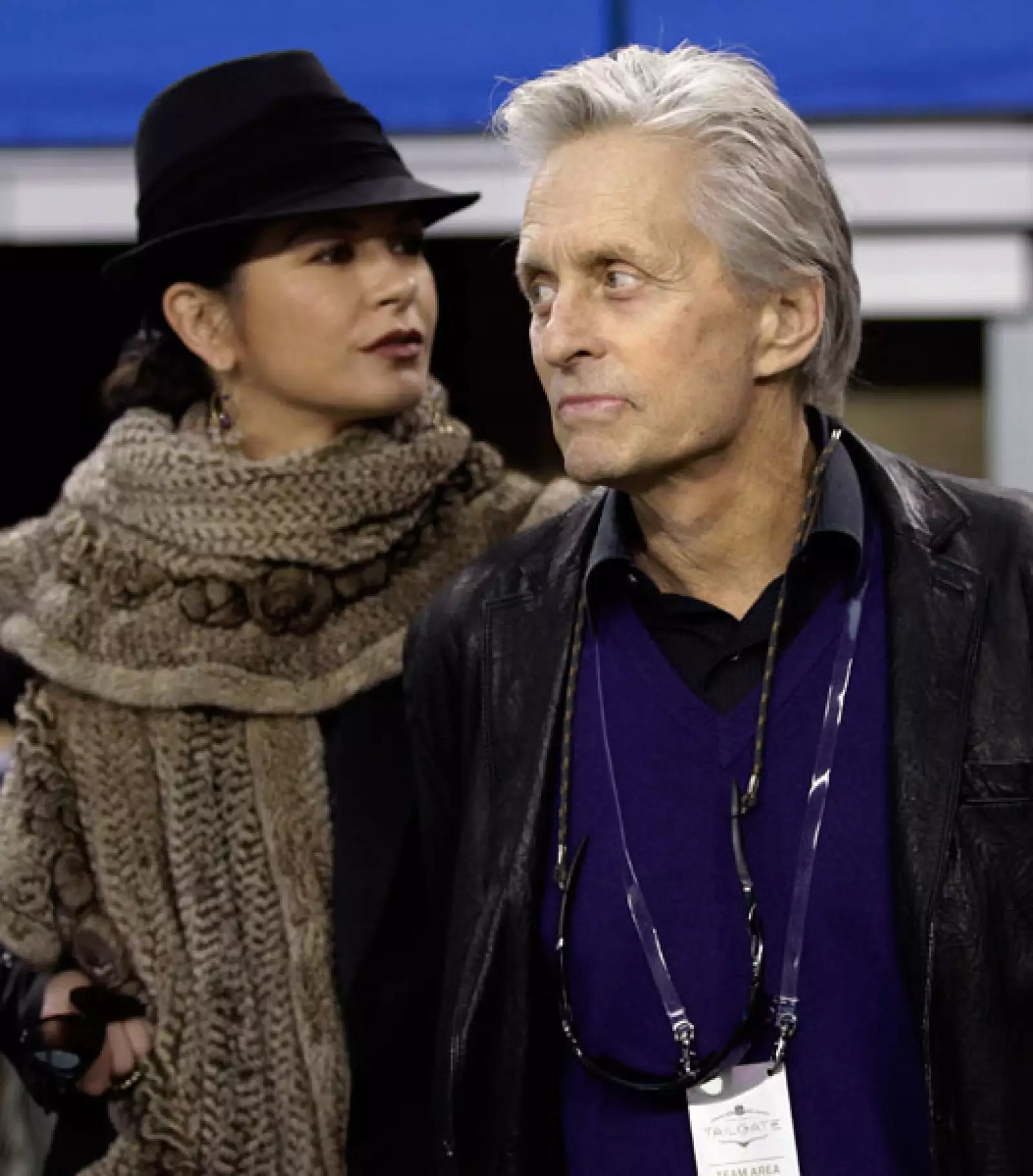 Un repuesto Michael Douglas llegó acompañado de su esposa Catherine Zeta Jones.
