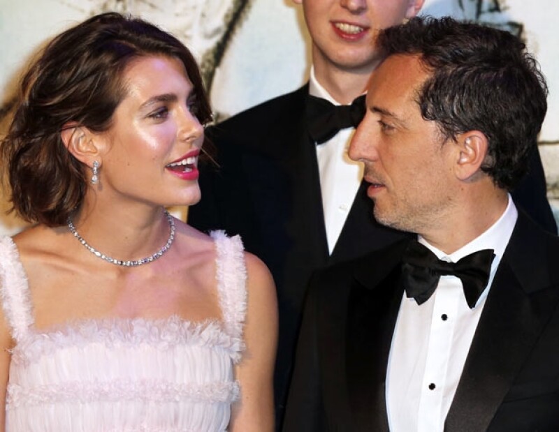 Carlota y Gad son los padres de Raphael.