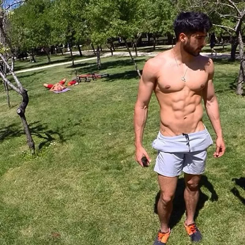 De Salomón Sacal a Ricardo Nizri, te presentamos a los galanes que no pueden faltar en tu timeline. Estamos seguras que no te arrepentirás de empezarlos a seguir.