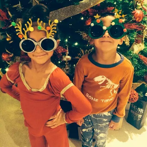 Emme y Max, hijos de Jennifer Lopez, ya esperan la llegada de San Claus.