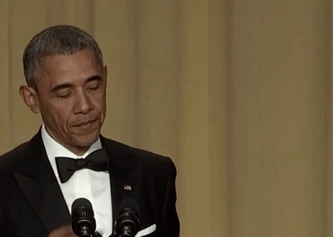 Obama tirando el micrófono GIF