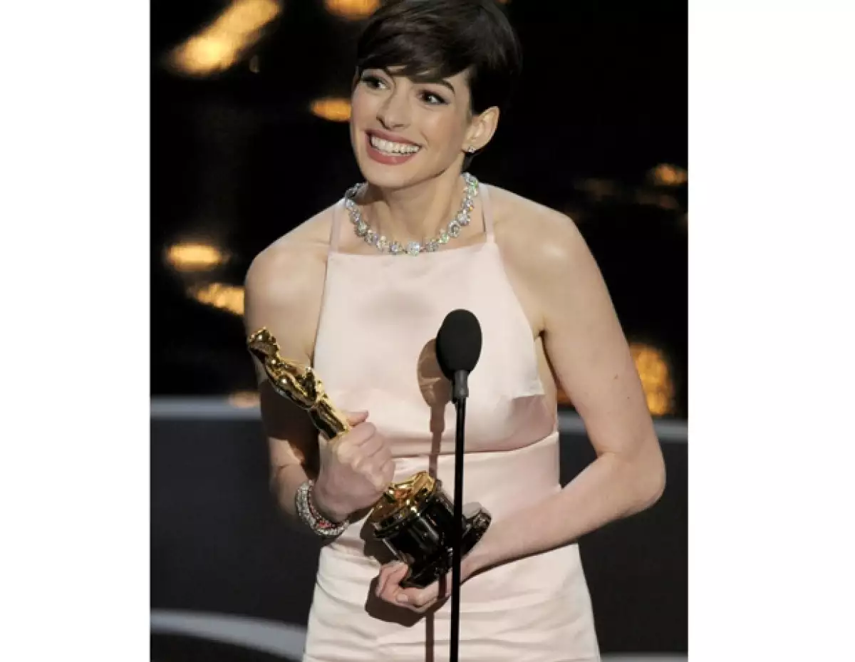 Anne Hathawey obtuvo su primer Oscar.