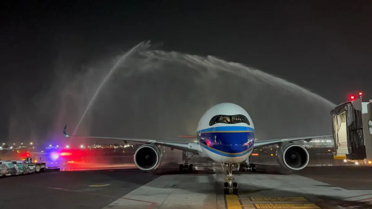 Aterriza el primer vuelo de China en AICM desde 2020