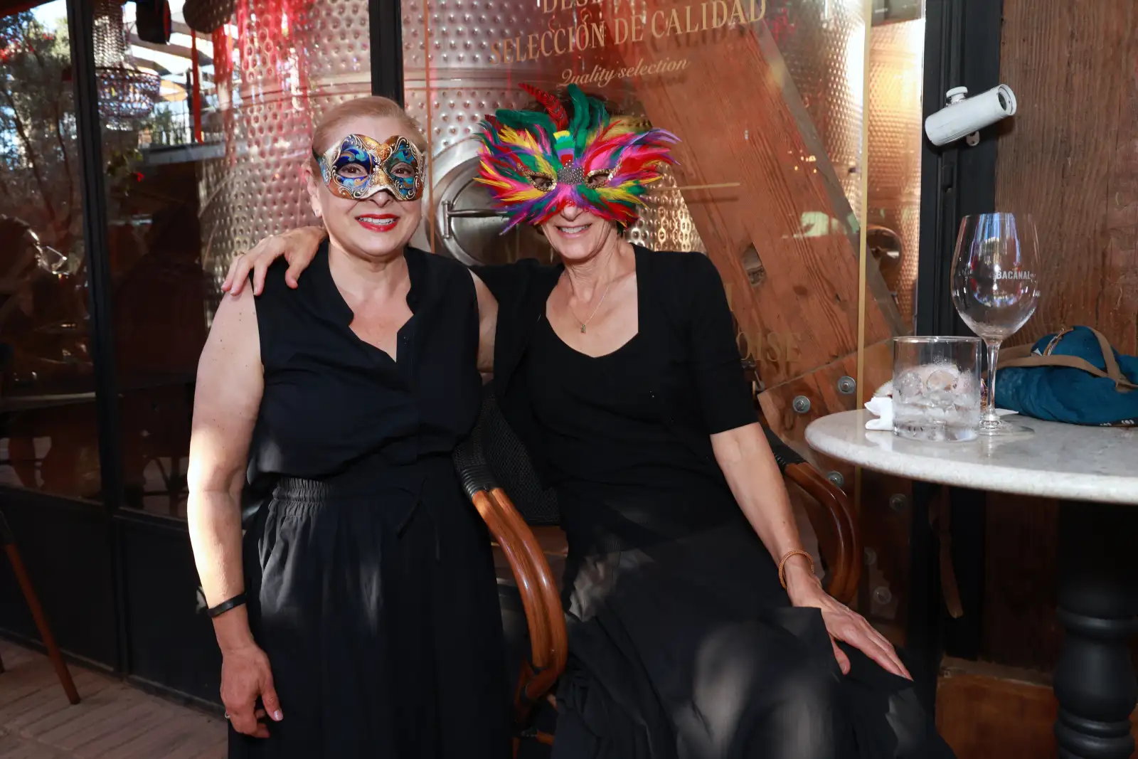 Linda Capetillo-Cunliffe y Karen Crawford