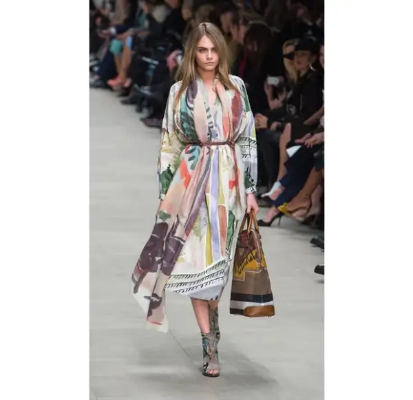 Cara Delevingne fue la modelo más llamativa de la pasarela.