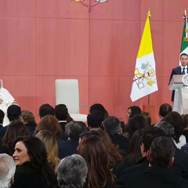 El presidente dio la bienvenida al Pontífice.