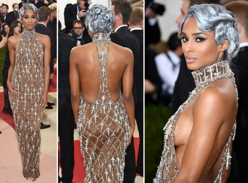 Ciara también dejó ver un poco de sideboob con su vestido.
